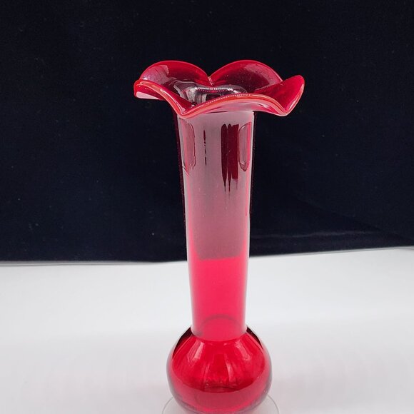 Handcrafted Red Glass Vase With Ruffled Edge & Glowing Effect Under Black Light - Picture 11 of 12